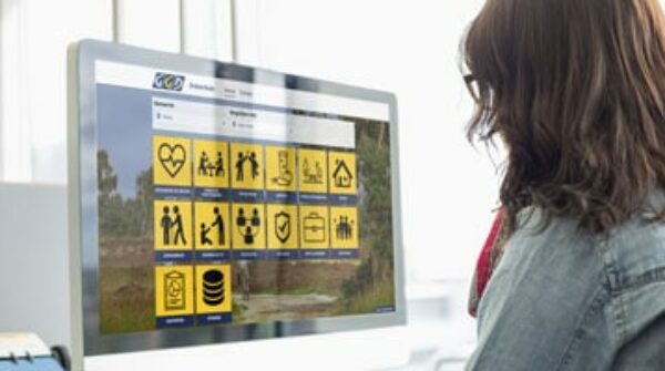 Persoon kijkt naar Brabantscan op desktop
